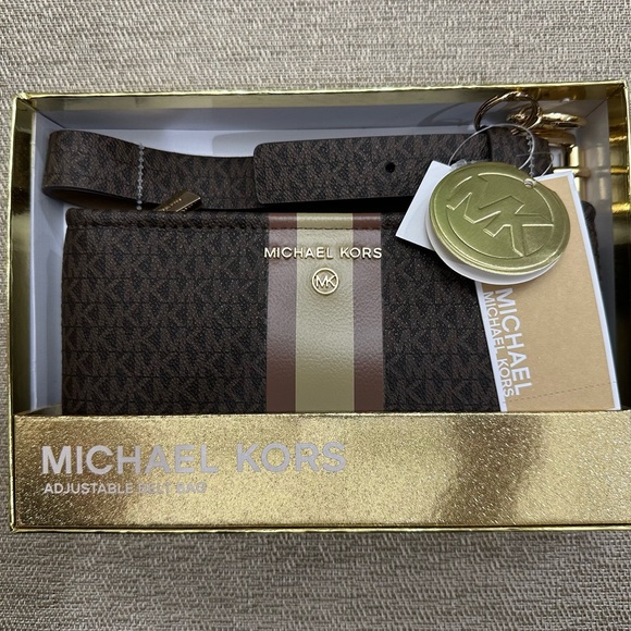 Michael Kors adjustable belt bag - Picture 6 of 8